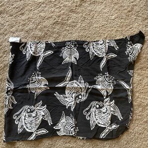 Black and White Fish Print Sarong